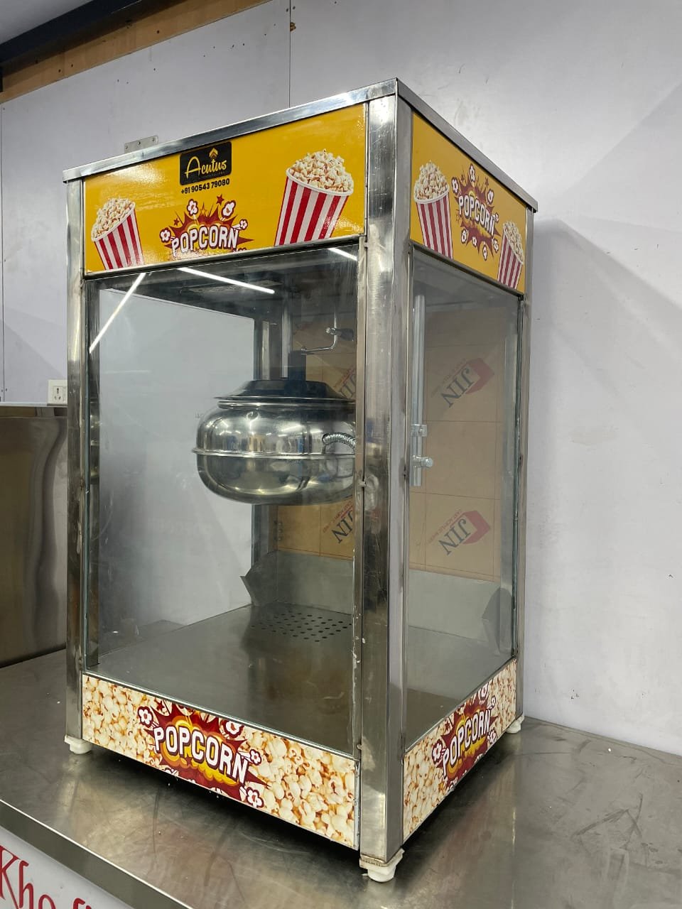 Table Top Gas Popcorn Machine, close-up kettle detail
