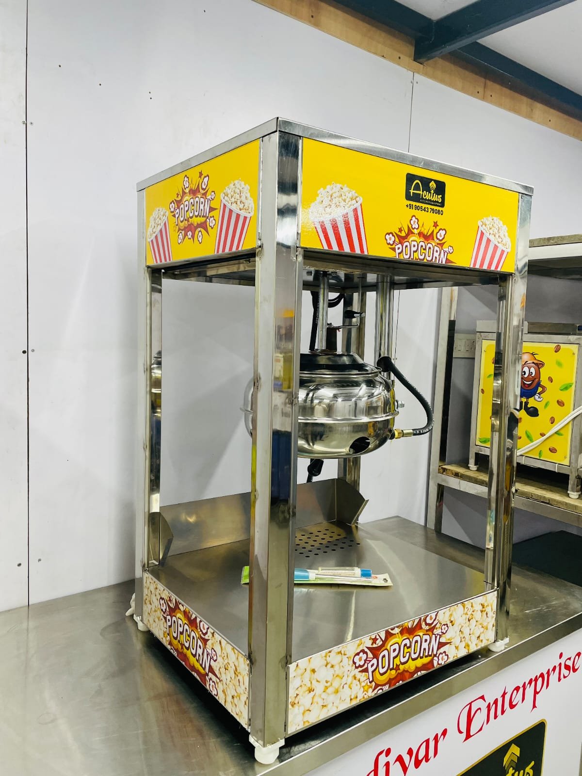 Table Top Electric Popcorn Machine, close-up detail view