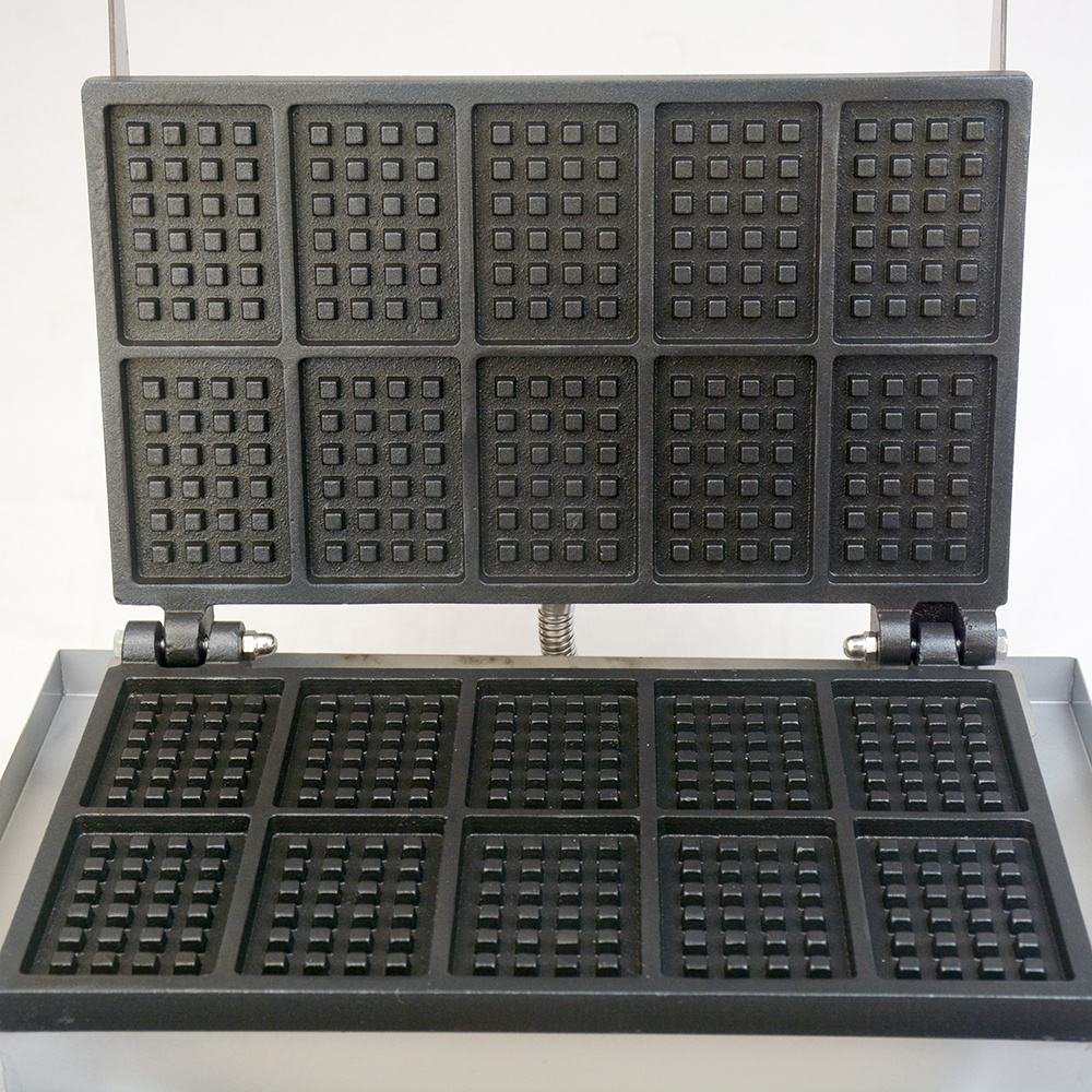 Close-up of the 10-piece non-stick waffle plate grid